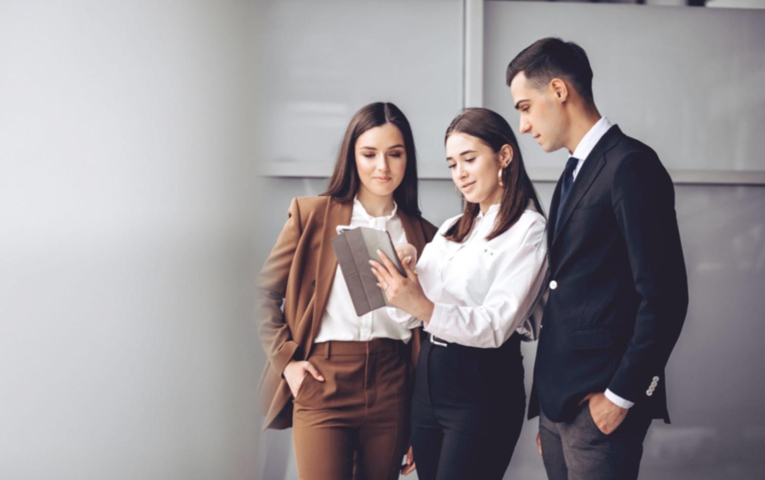 Professionelle Arbeitsumgebung mit Fokus auf strukturierte Finanzplanung und Budgetierung